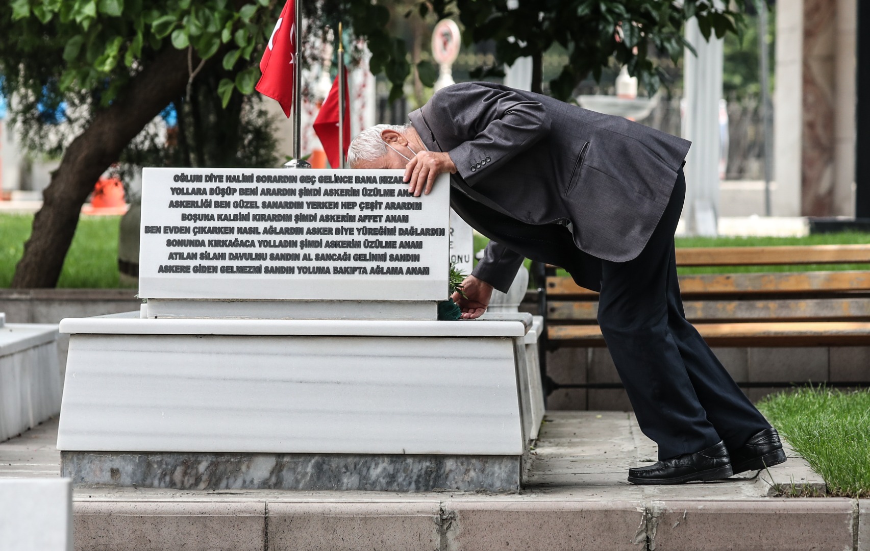 Edirnekapı Şehitliği’nde buruk Babalar Günü. Kahramanlarına koştular 23