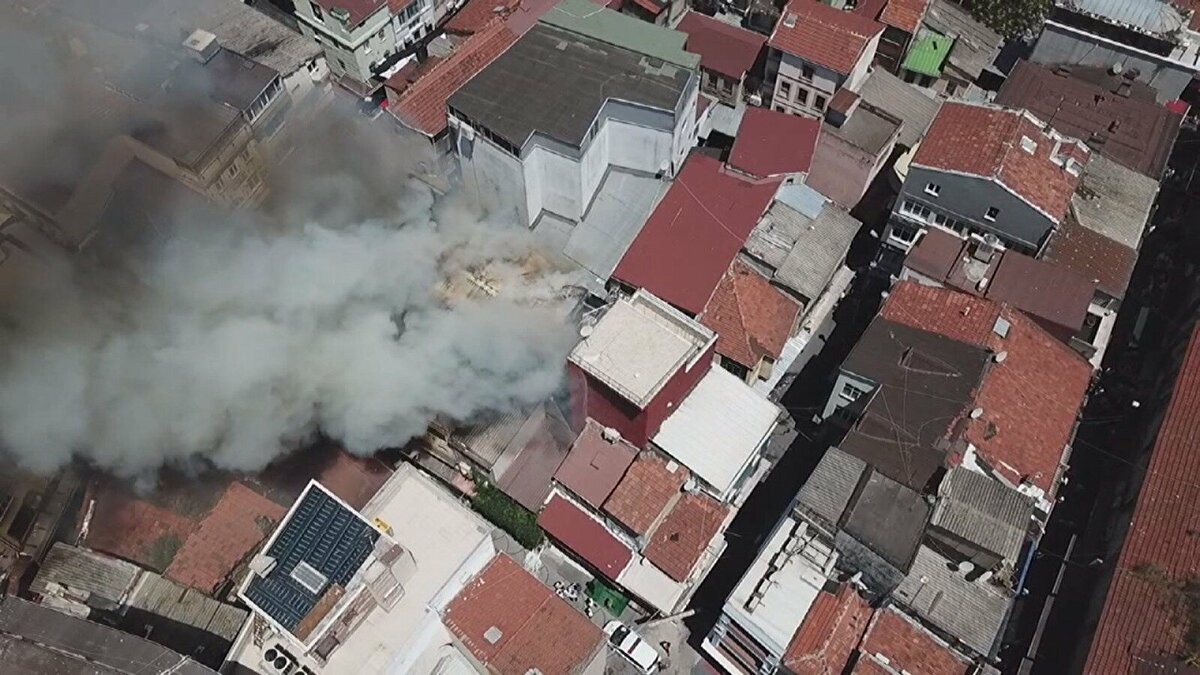 İstanbul'un göbeğinde yangın 3