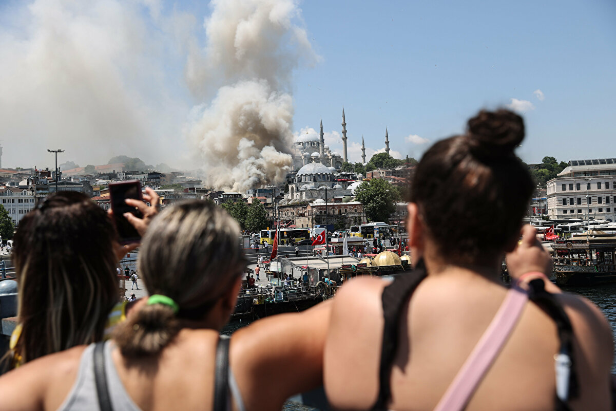 İstanbul'un göbeğinde yangın 12