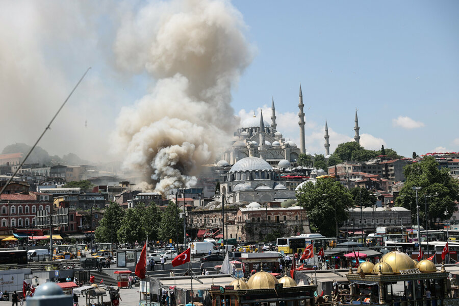 İstanbul'un göbeğinde yangın 1