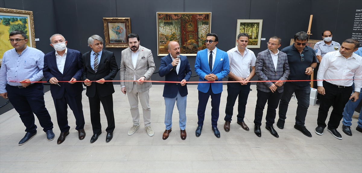 İshak Paşa Sarayı'nda İtalyan ressamların tabloları için sergi açıldı 2