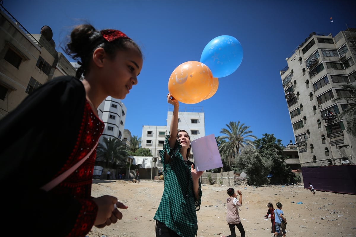 Gazzeli çocuklar İsrail'in katlettiği arkadaşları için gökyüzüne balon bıraktı 12