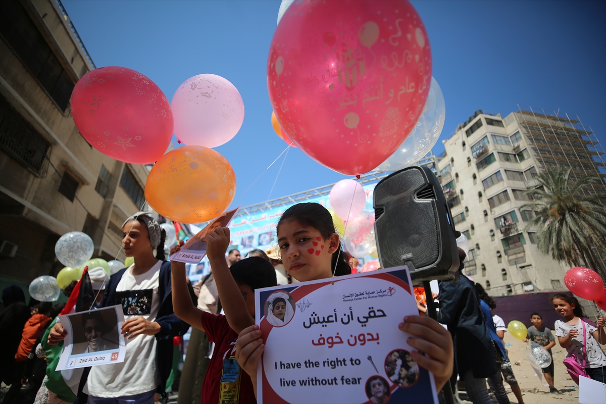 Gazzeli çocuklar İsrail'in katlettiği arkadaşları için gökyüzüne balon bıraktı 6
