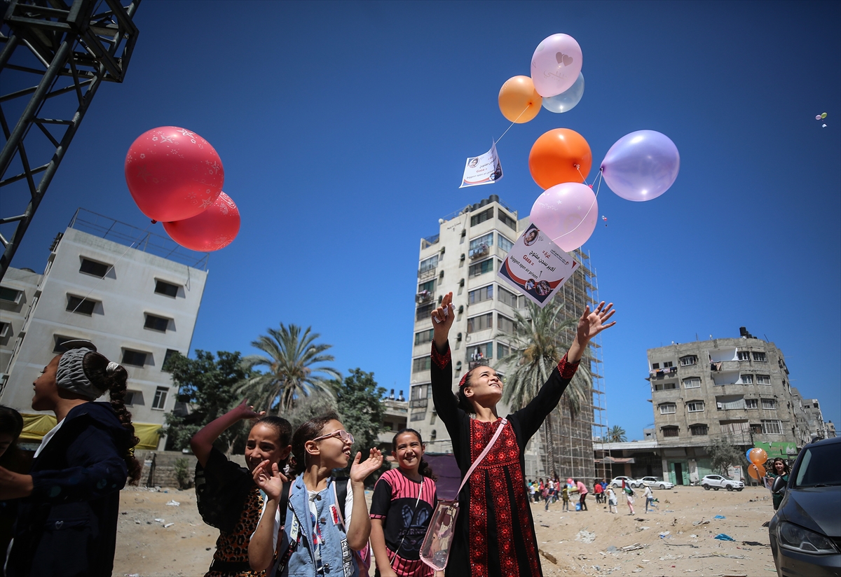 Gazzeli çocuklar İsrail'in katlettiği arkadaşları için gökyüzüne balon bıraktı 11