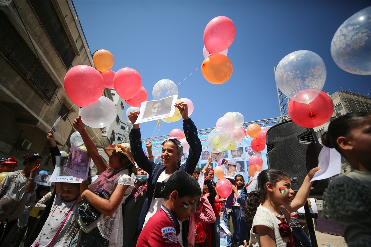 Gazzeli çocuklar İsrail'in katlettiği arkadaşları için gökyüzüne balon bıraktı 7