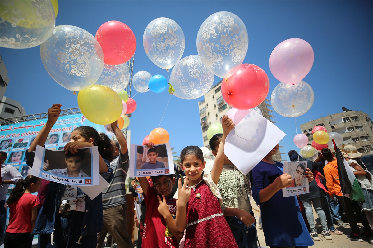 Gazzeli çocuklar İsrail'in katlettiği arkadaşları için gökyüzüne balon bıraktı 4