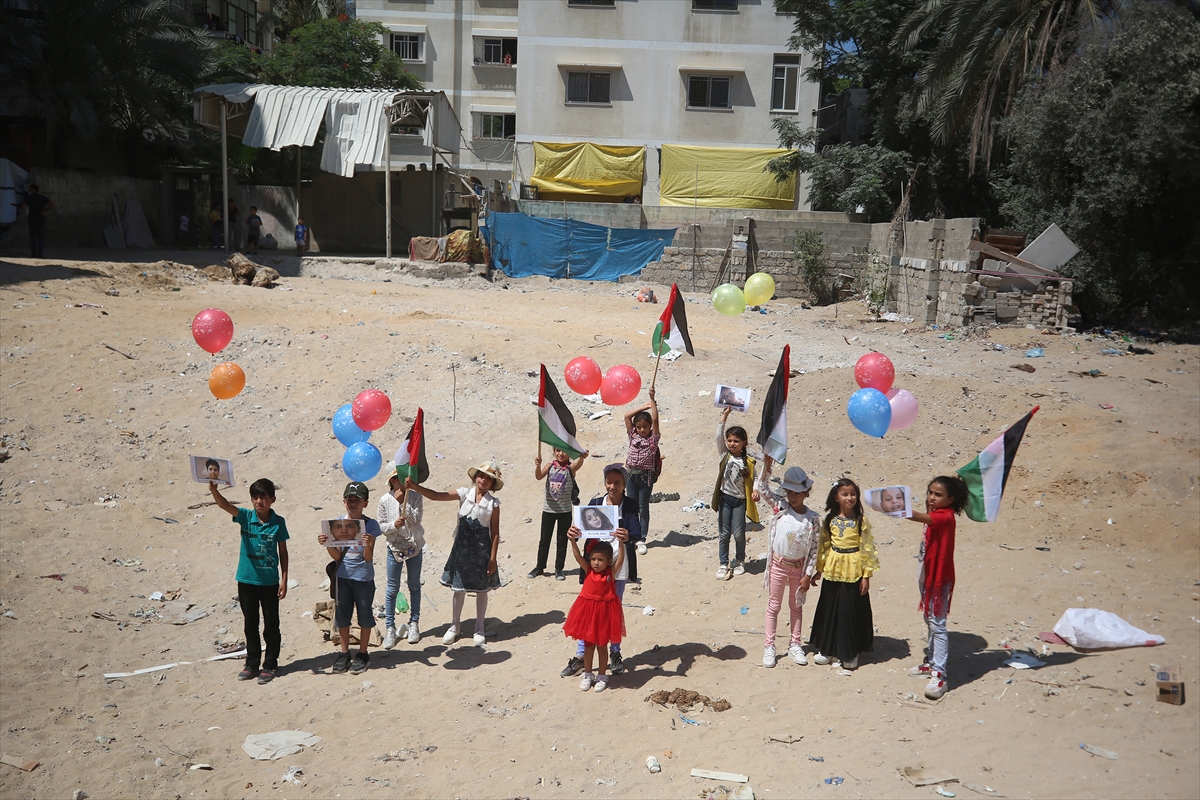 Gazzeli çocuklar İsrail'in katlettiği arkadaşları için gökyüzüne balon bıraktı 13