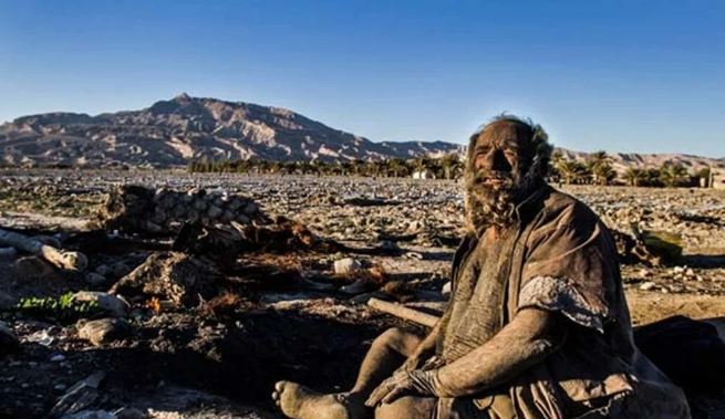 65 yıldır yıkanmayan adam görenleri şaşkına çeviriyor 10