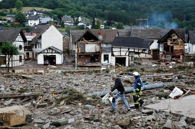 Almanya’da bilanço ağırlaşıyor. Sel felaketinde ölenlerin sayısı 133’e çıktı 4