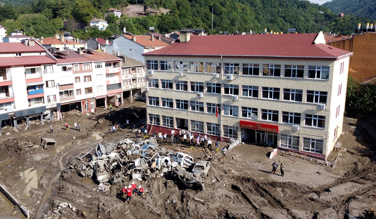 Bozkurt'ta enkaz temizliği devam ediyor 3