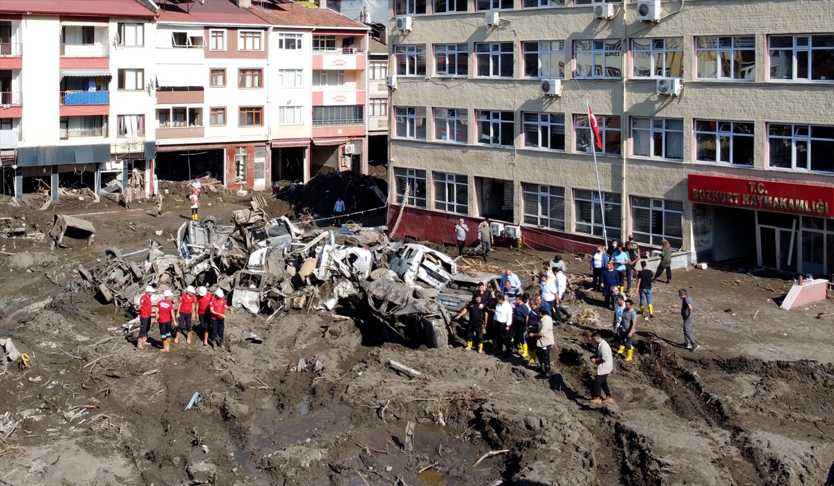Bozkurt'ta enkaz temizliği devam ediyor 4
