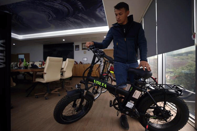 İki genç Türkiye'de elektrikli motosiklet üretip 43 ülkeye gönderiyor 6