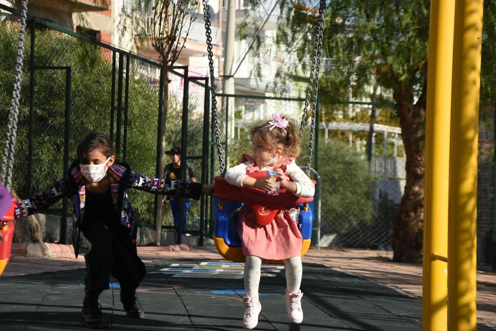 İzmir depreminin simgesi Ayda, annesinin adı verilen parkta oynadı 13