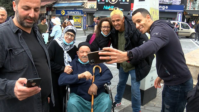 İstanbul’da bir garip olay! Taksi filminin başrol oyuncusu Samy Naceri İstanbul'da taksi bulamadı 6