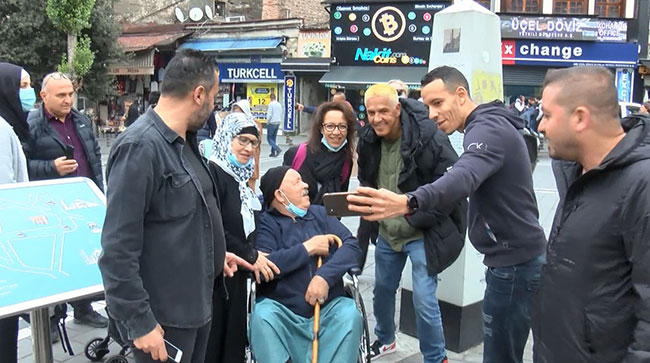 İstanbul’da bir garip olay! Taksi filminin başrol oyuncusu Samy Naceri İstanbul'da taksi bulamadı 3