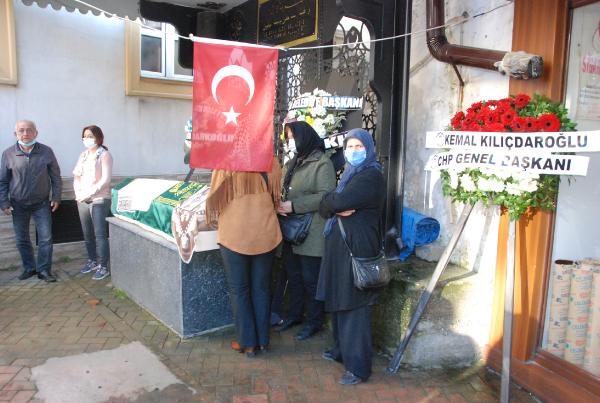 Hatice Akarsu oğlu Barış Akarsu'nun yanına defnedildi 4