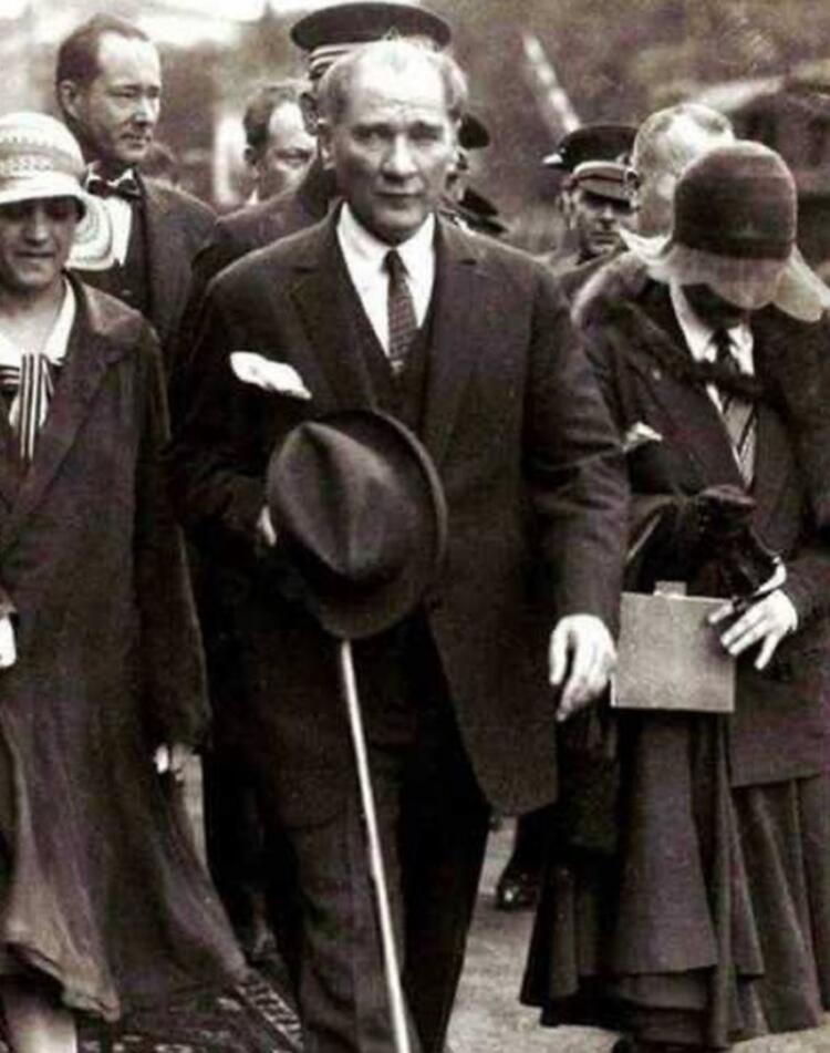 Ünlü isimler 10 Kasım'da Atatürk'ü böyle andı. ''Sonsuza dek; Saygı ve Minnet ile'' 21