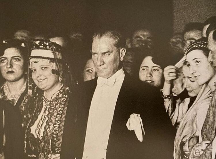 Ünlü isimler 10 Kasım'da Atatürk'ü böyle andı. ''Sonsuza dek; Saygı ve Minnet ile'' 18