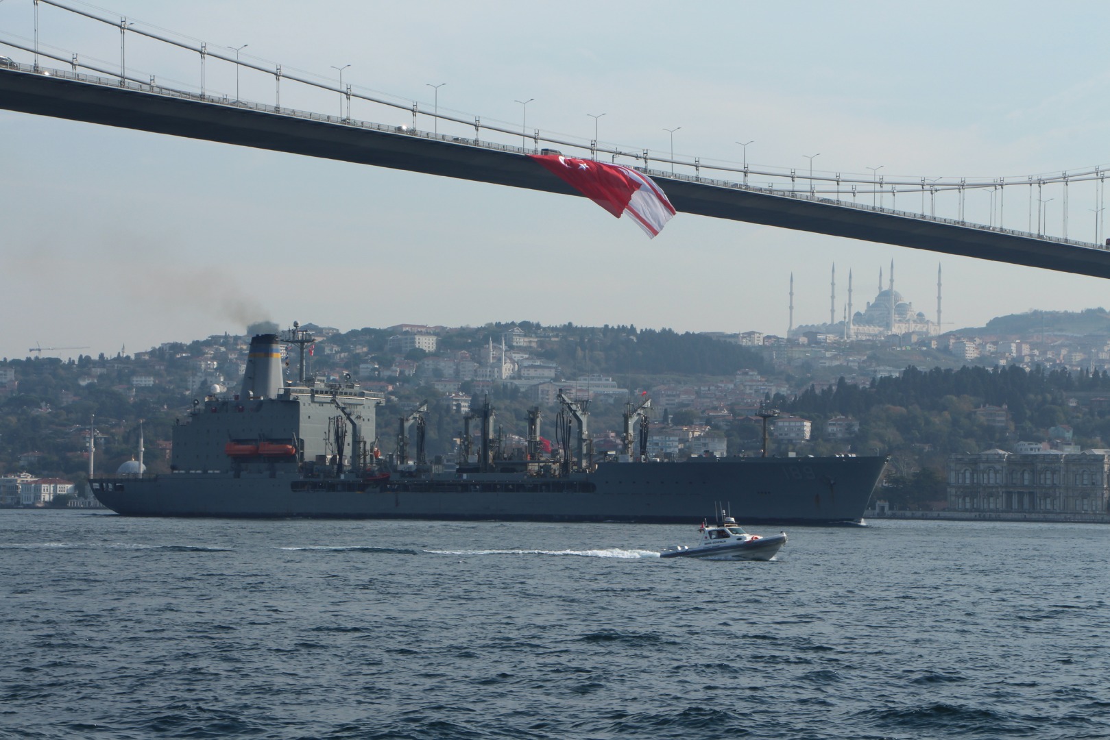 ABD Donanma Gemisi İstanbul Boğazı'ndan geçti 8