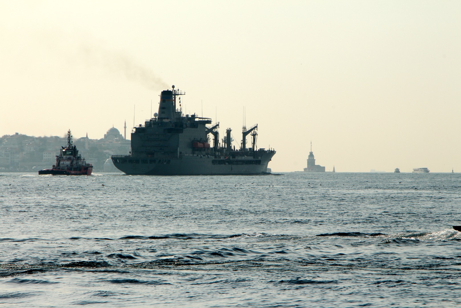 ABD Donanma Gemisi İstanbul Boğazı'ndan geçti 2