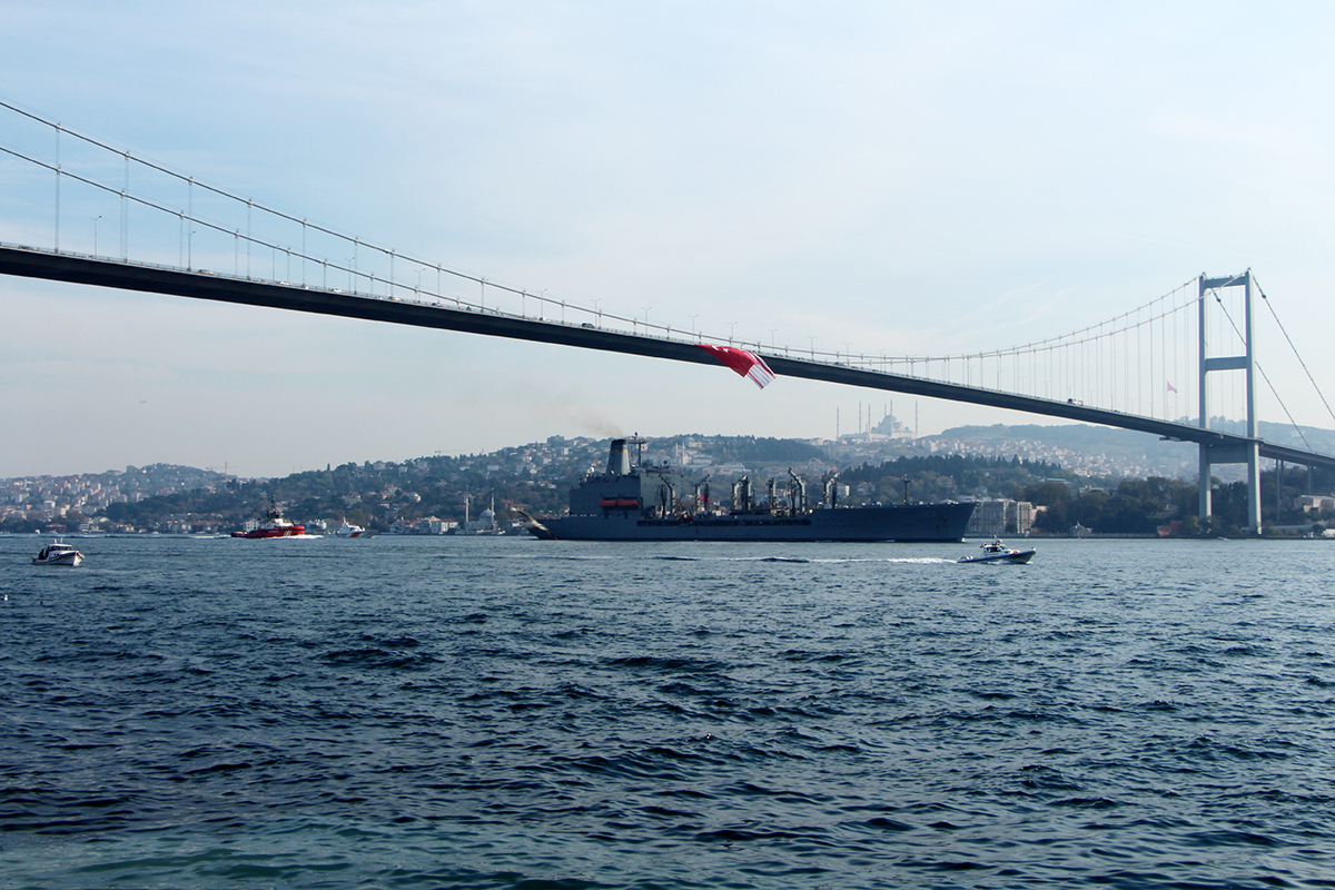 ABD Donanma Gemisi İstanbul Boğazı'ndan geçti 9