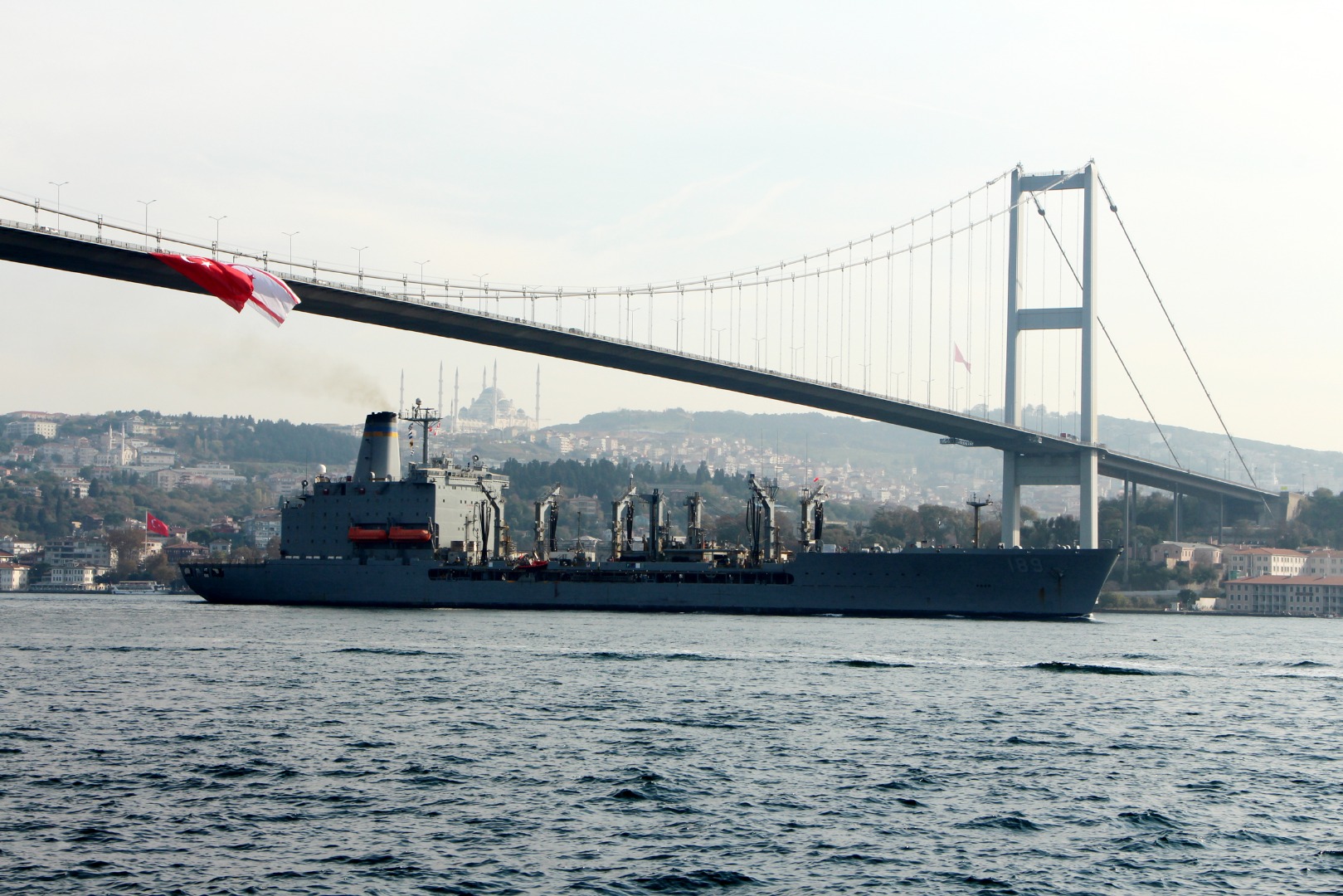ABD Donanma Gemisi İstanbul Boğazı'ndan geçti 5