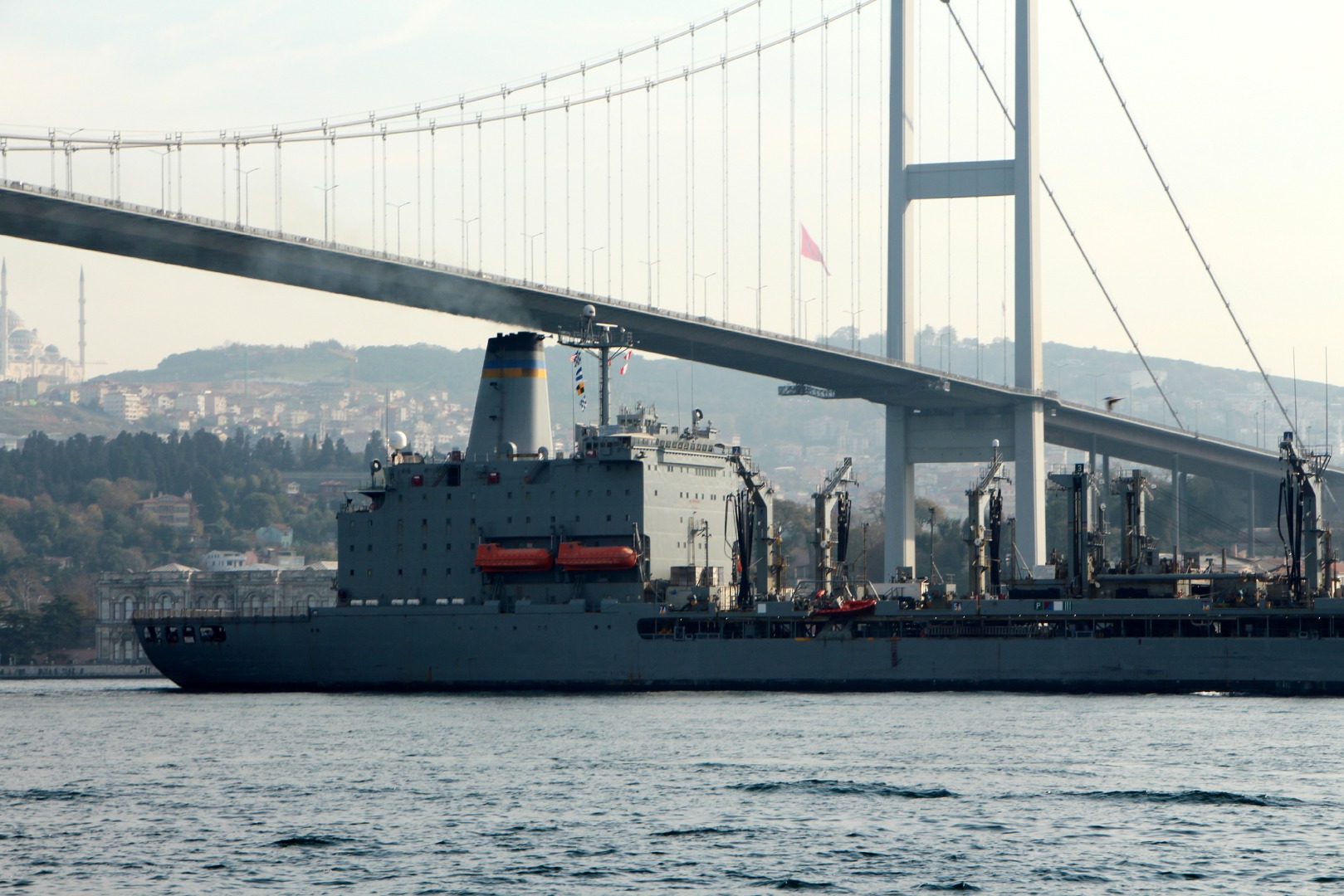 ABD Donanma Gemisi İstanbul Boğazı'ndan geçti 1