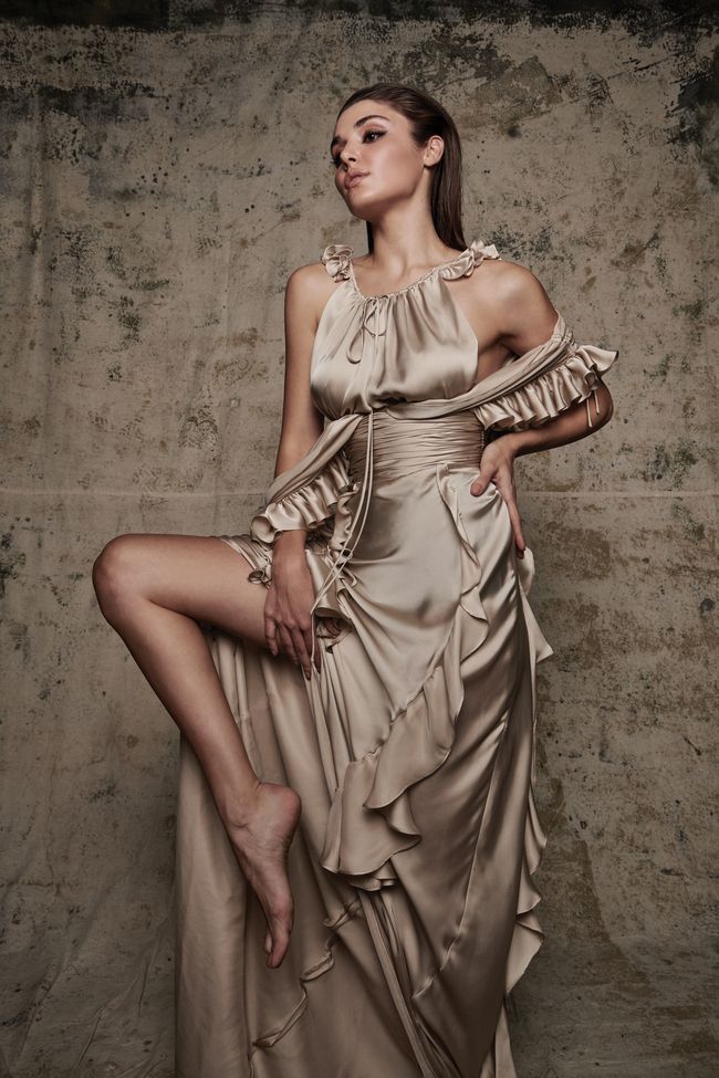 Hande Erçel, IMDb’nin en çekici kadınlar listesinde dünya ikincisi oldu 8