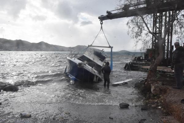 Bodrum'da fırtına 'iskeleler yerinden söküldü' 10