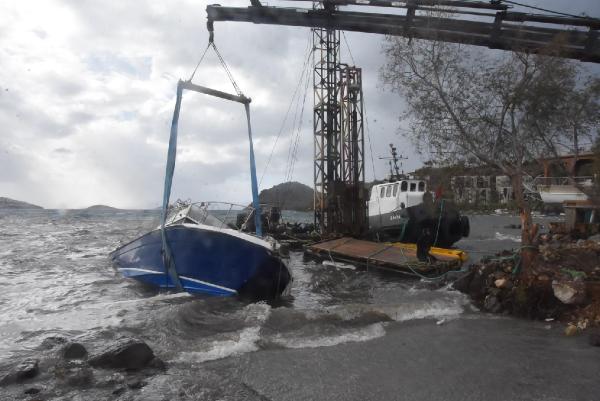 Bodrum'da fırtına 'iskeleler yerinden söküldü' 7