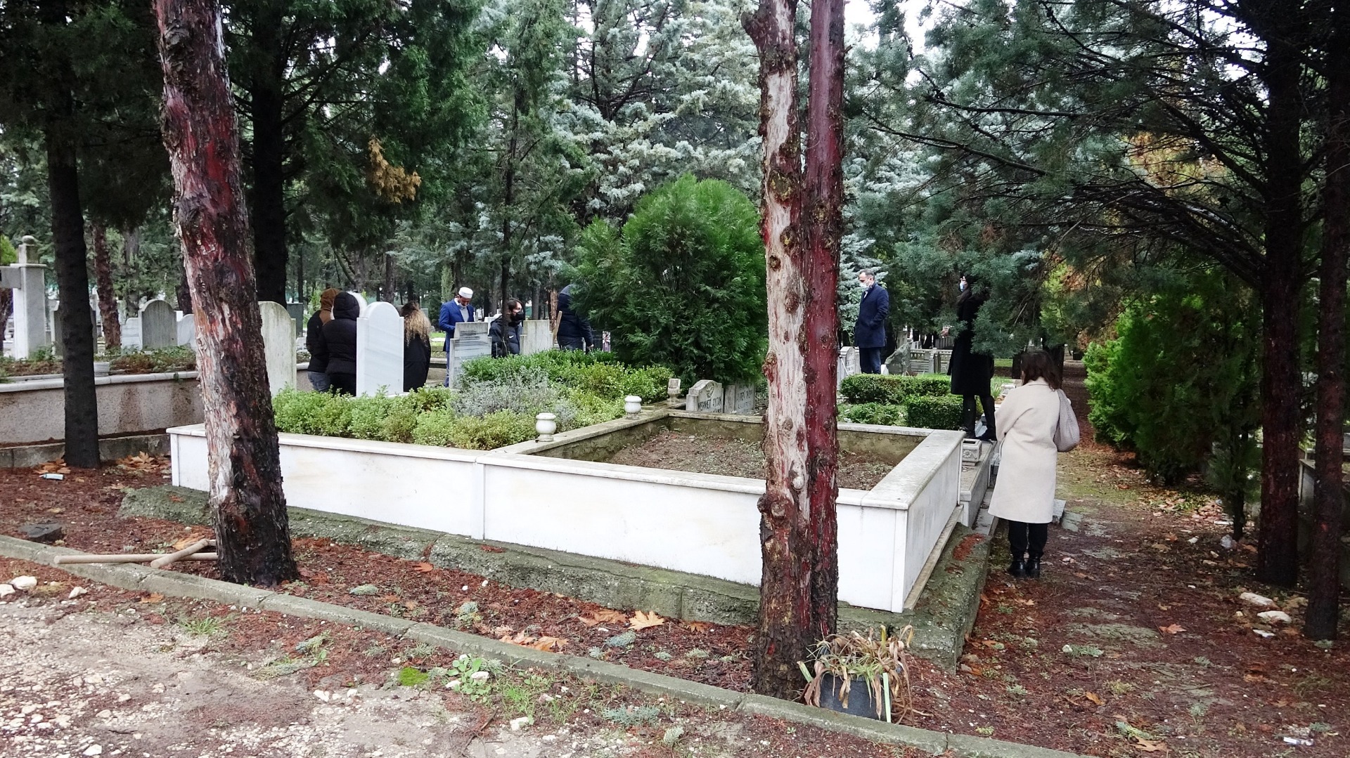Babalık davasında ünlü tekstilci Ahmet Necati Yılmaz’ın mezarı açıldı 6