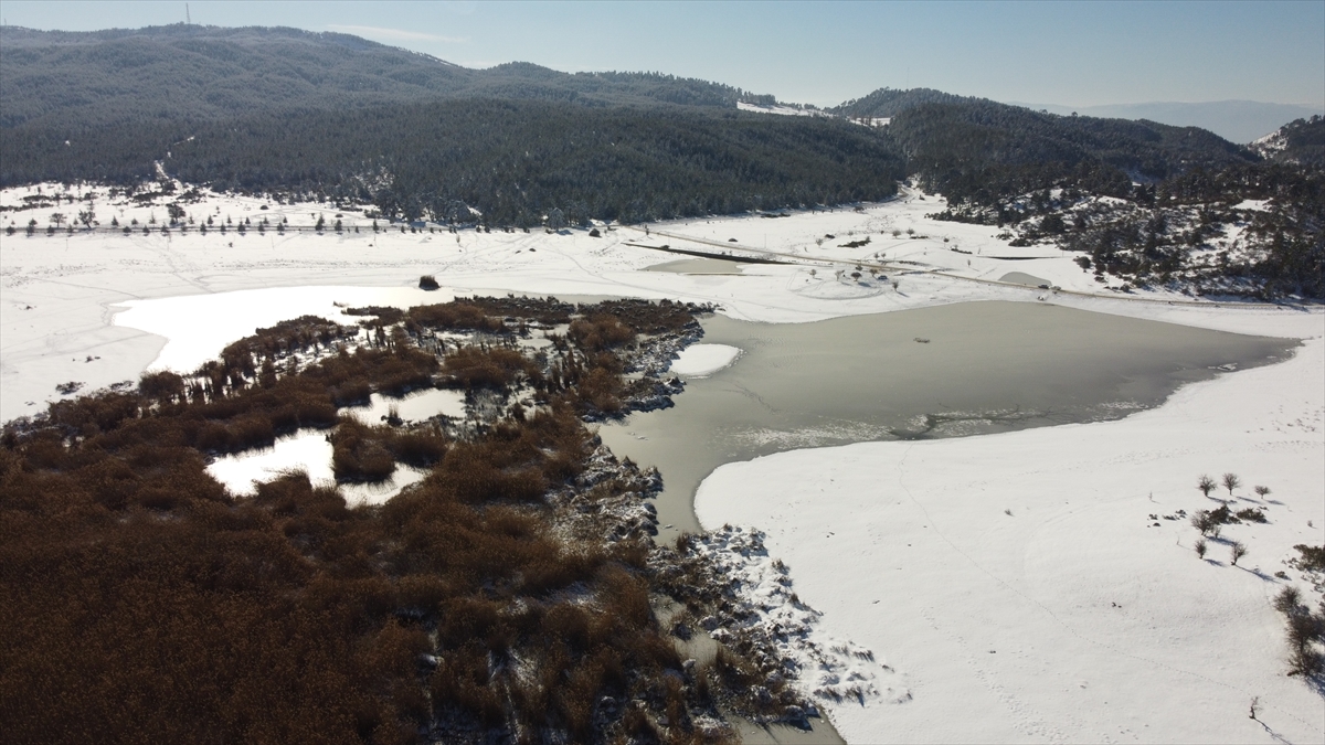 Denizli'deki Yayla Gölü buz tuttu 4