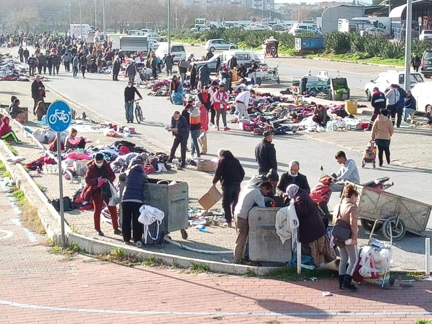 Çöpte ikinci el kavgası! Çaresizliğin fotoğrafı hafızalara kazındı 2