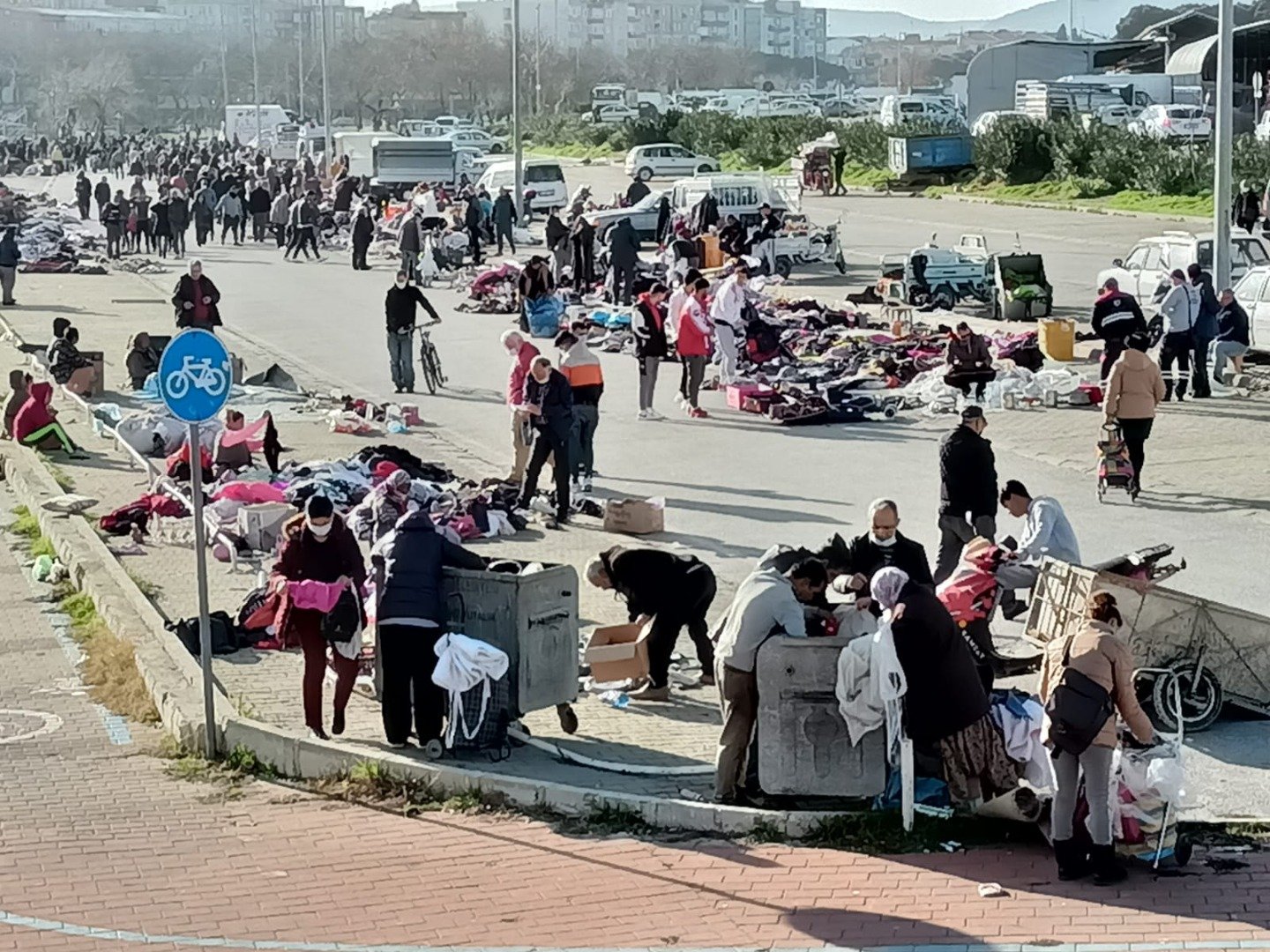 Çöpte ikinci el kavgası! Çaresizliğin fotoğrafı hafızalara kazındı 4