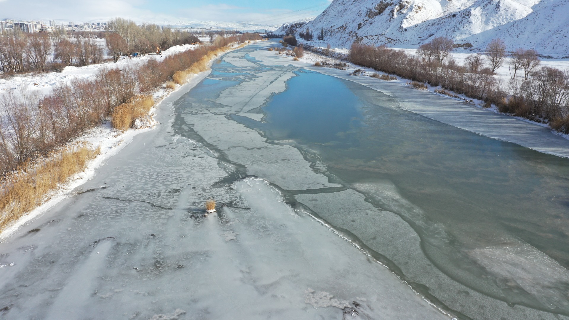 Sivas'ta Kızılırmak ile Serpincik Göleti buz tuttu 3