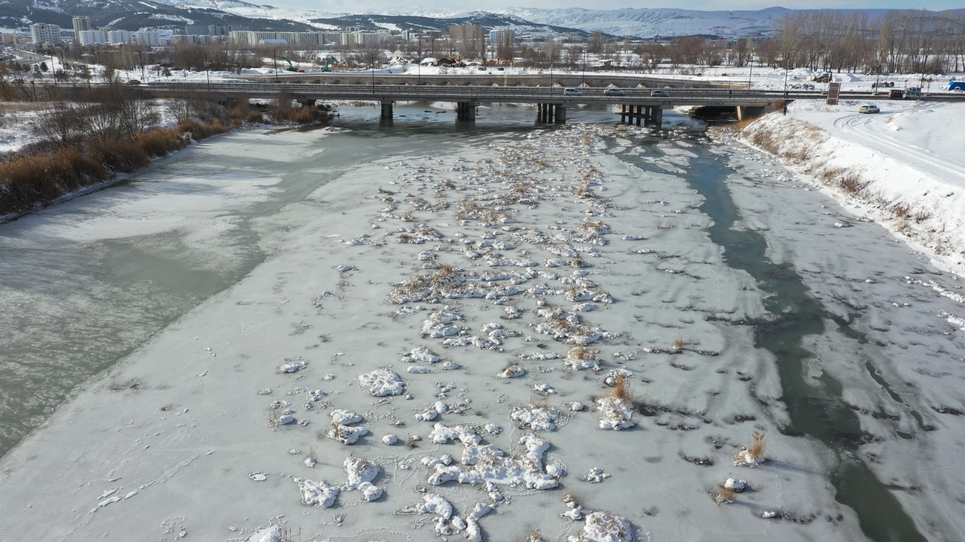 Sivas'ta Kızılırmak ile Serpincik Göleti buz tuttu 5
