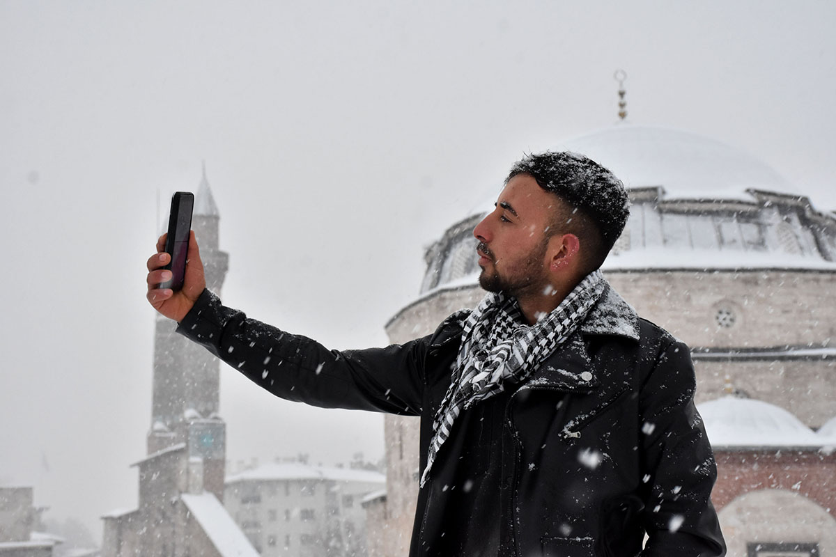 Sivas'ta kar yağışı etkili oluyor 1