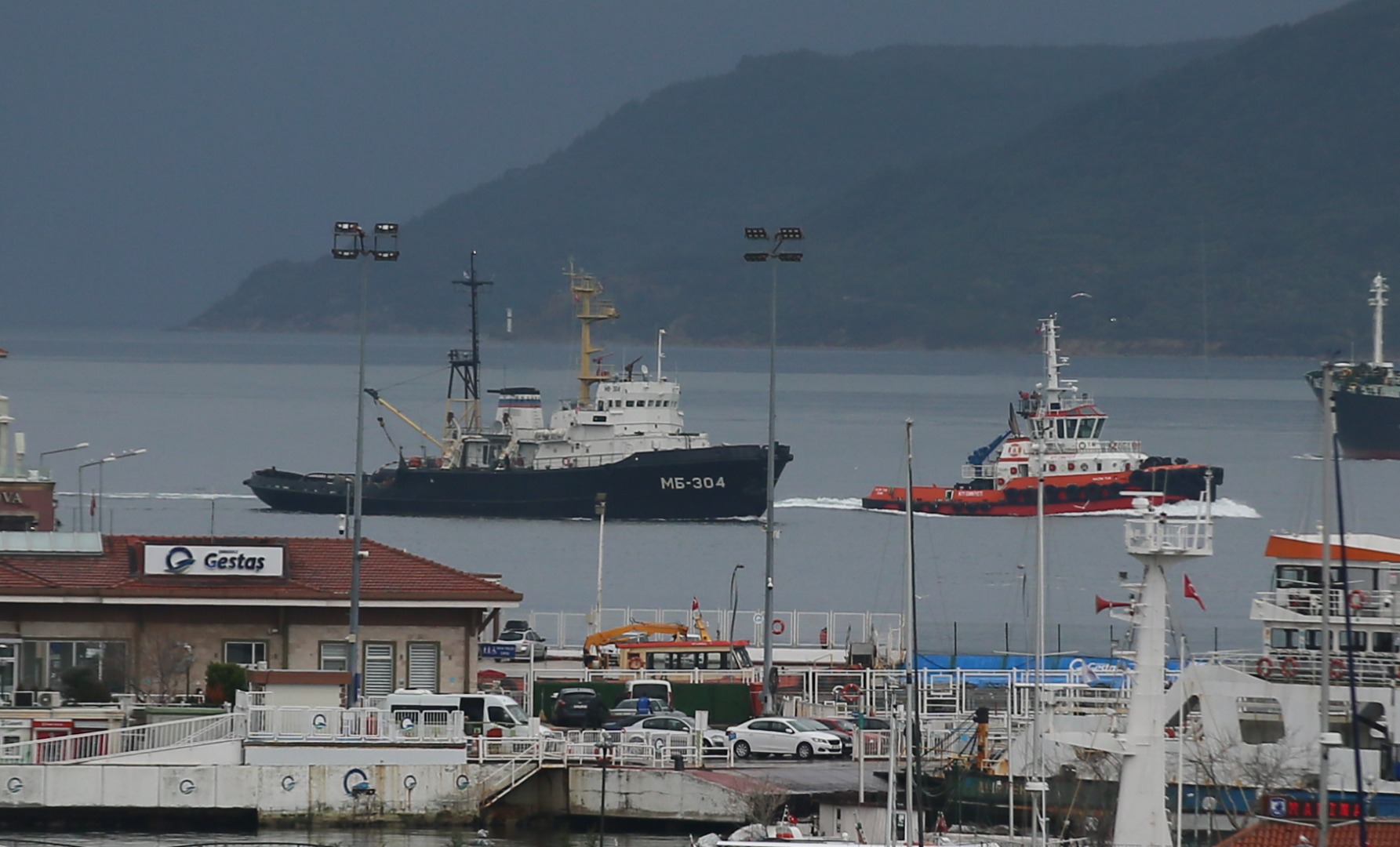 Rus donanmasına ait gemiler Çanakkale Boğazı'ndan geçti 3
