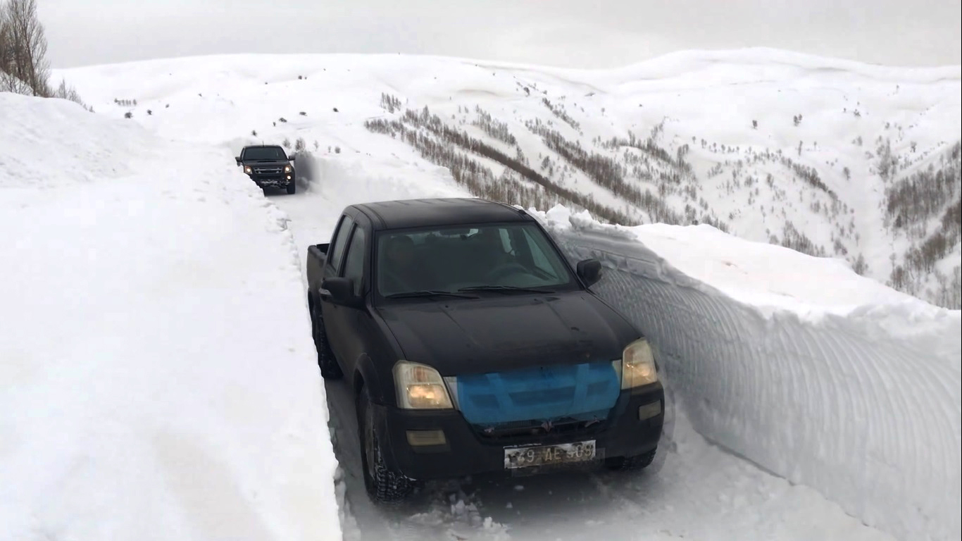 Kar kalınlığı 7 metre! 1 kilometre, 2 saatte temizleniyor 3