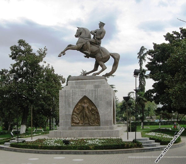 Samsun'da saldırılan Atatürk anıtının hikayesini bilir misiniz? Hiç görmediğiniz fotoğrafları ve hiç bilmediğiniz hikayesi 6