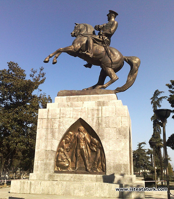 Samsun'da saldırılan Atatürk anıtının hikayesini bilir misiniz? Hiç görmediğiniz fotoğrafları ve hiç bilmediğiniz hikayesi 5