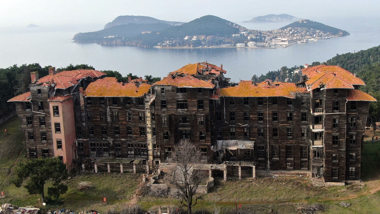 Yüreğiniz yeterse tek başına gezilecek 13 terk edilmiş mekan 1