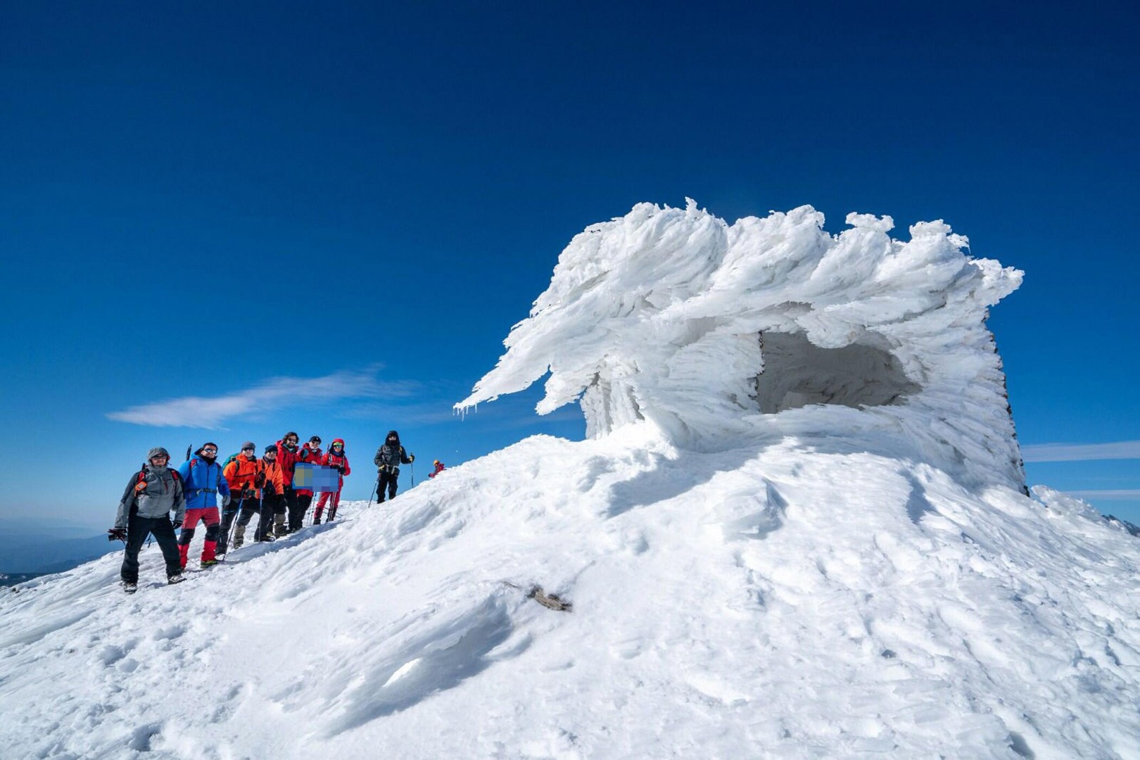 Sandras Dağı'nın zirvesinde taş barınak buz tuttu 1