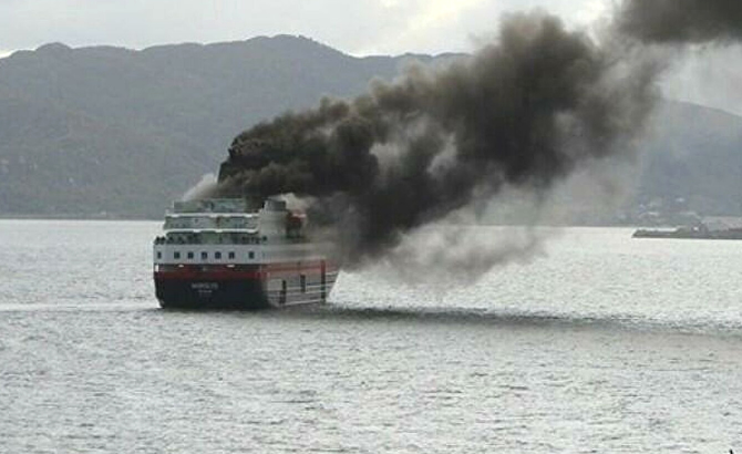 Yunanistan'da 288 yolcu taşıyan gemide yangın çıkmıştı. Yanan gemideki Türk vatandaşlarından haber var 1