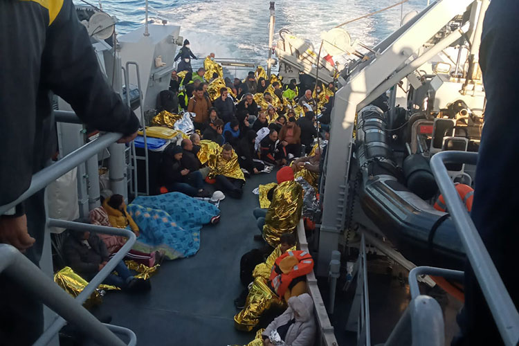 Yunanistan'da 288 yolcu taşıyan gemide yangın çıkmıştı. Yanan gemideki Türk vatandaşlarından haber var 10