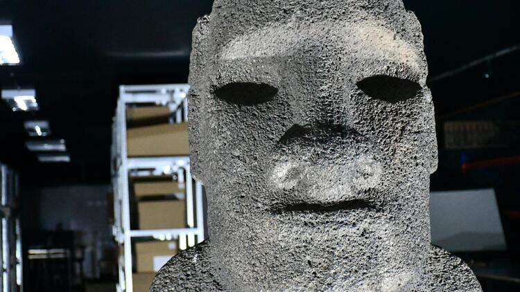 Moai heykeli kendi adasına 150 yıl sonra götürülüyor 3