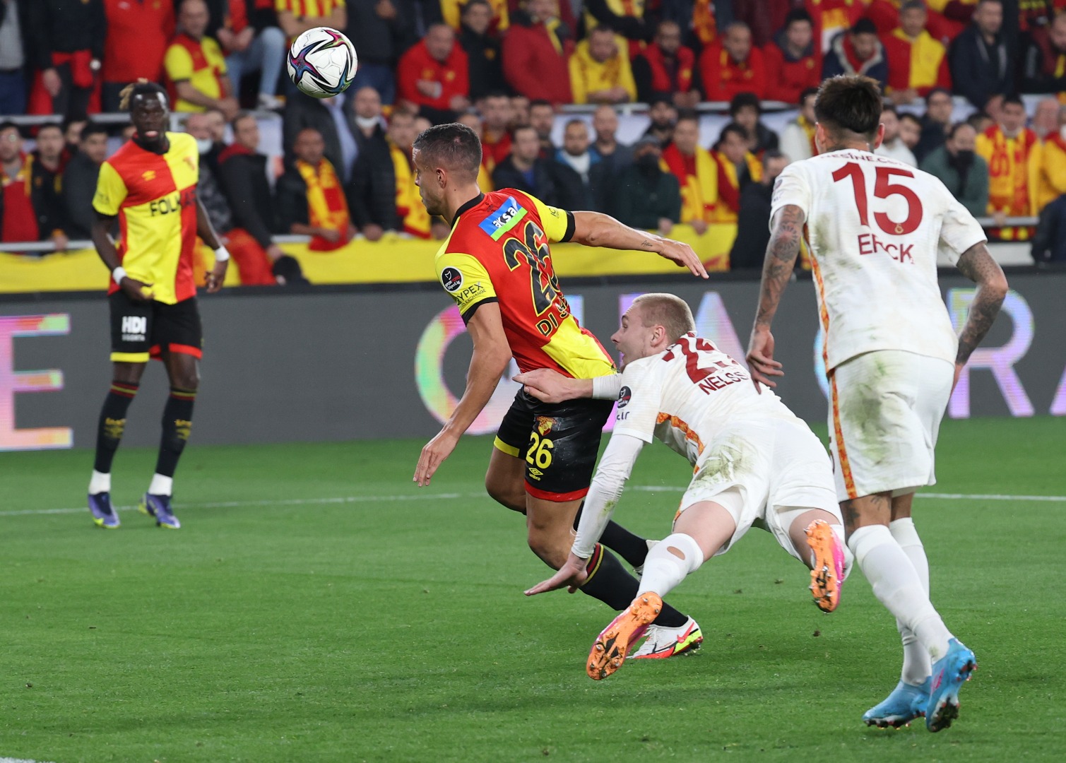 Göztepe Galatasaray maçından ekrana gelmeyen görüntüler 1