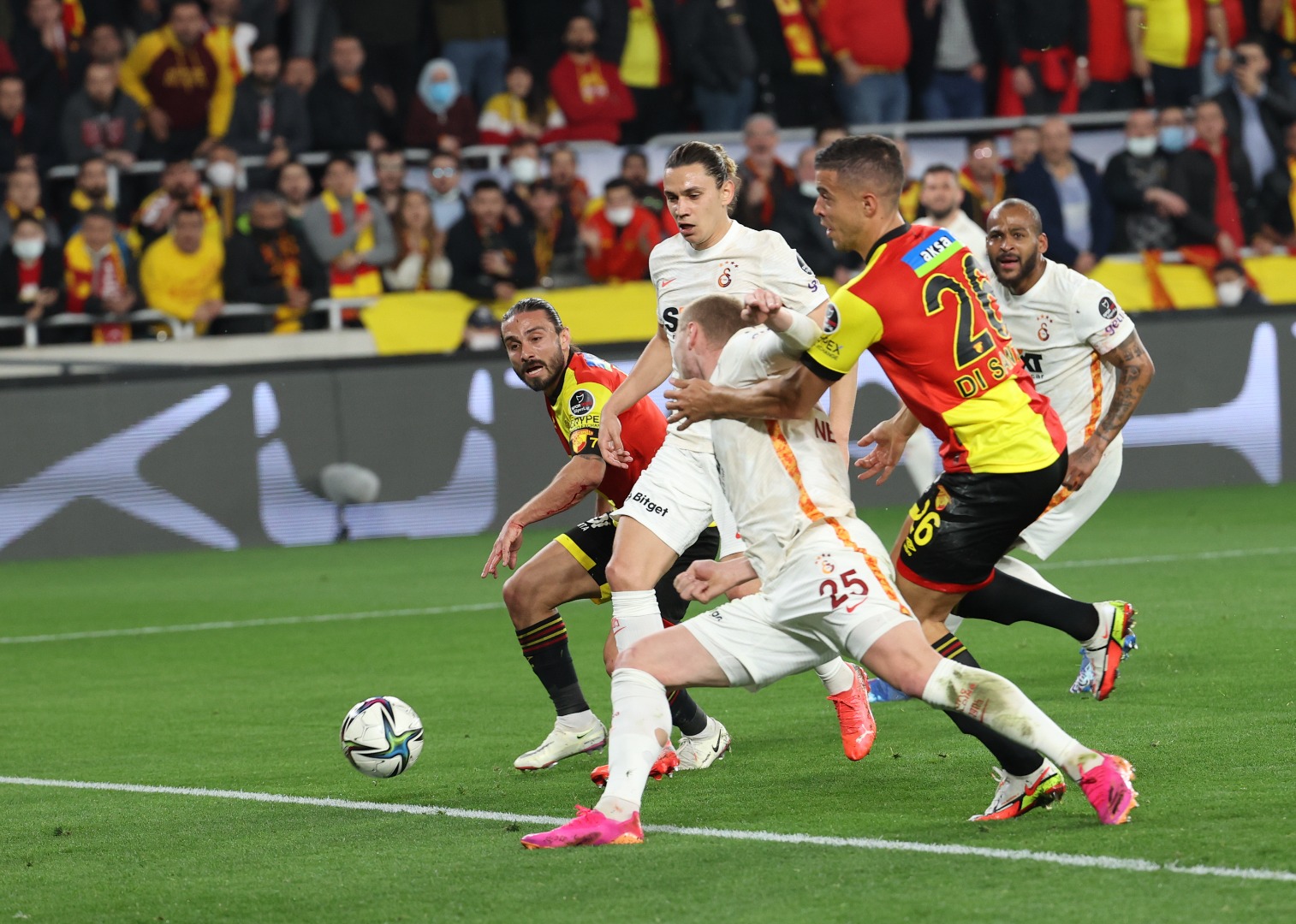 Göztepe Galatasaray maçından ekrana gelmeyen görüntüler 9