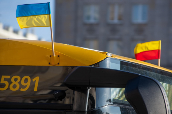 Varşova'da devlet binalarına Ukrayna bayrağının renkleri yansıtıldı 17
