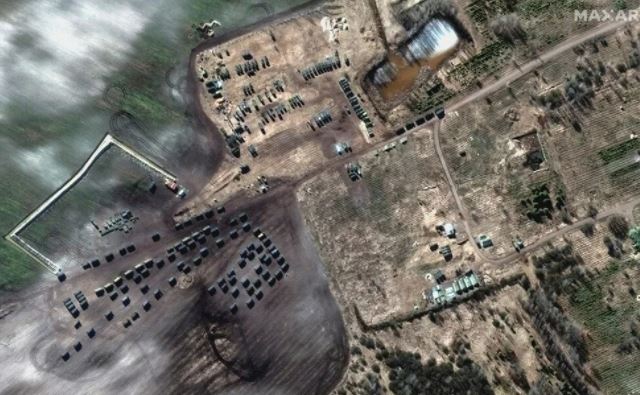 Rus tankları Hitlerin soykırım ordusu gibi geliyor. Yeni uydu görüntüleri ortaya çıktı 7